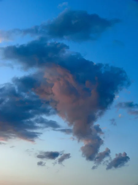 Bulutlar. bir şafak. — Stok fotoğraf
