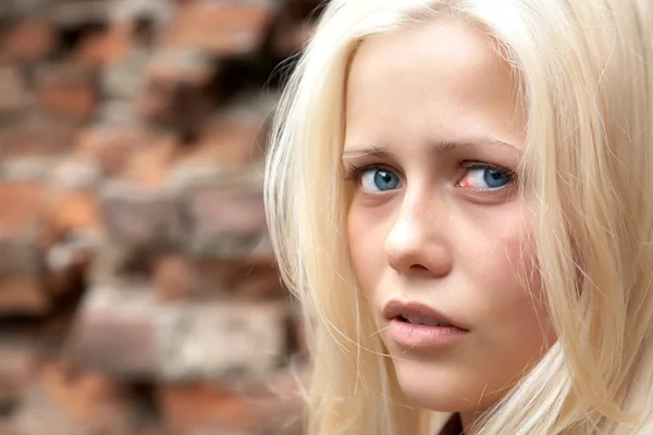 Portret van de blonde meisje — Stockfoto