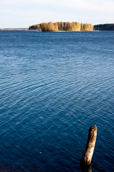 Gyllene höst sjö — Stockfoto