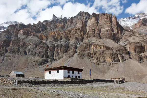 Haus im Himalaya-Gebirge — Stockfoto