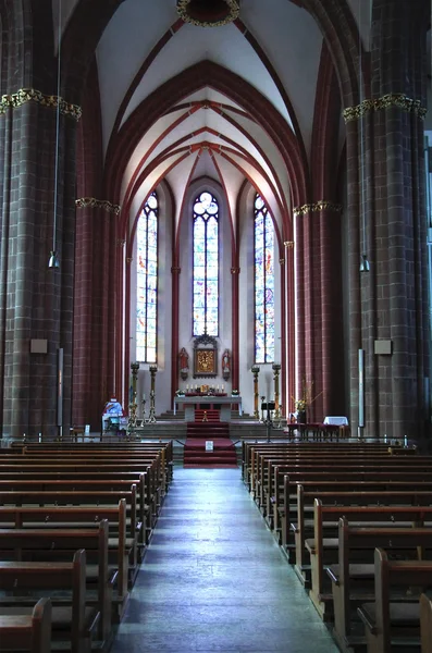 Wnętrze kościoła z oświetleniem — Zdjęcie stockowe