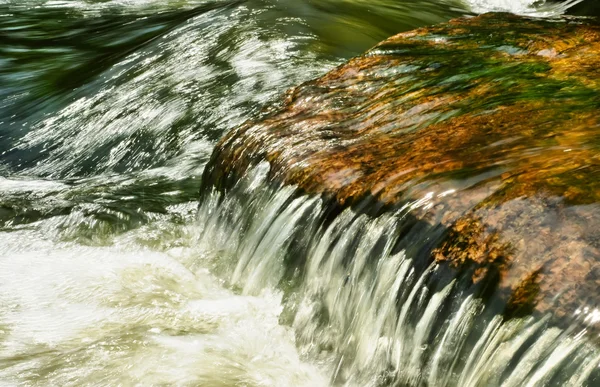 Água de fluxo rápido — Fotografia de Stock