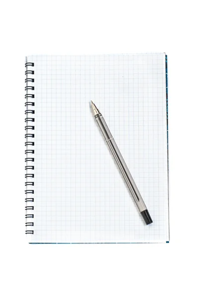 Cuaderno con pluma negra — Foto de Stock