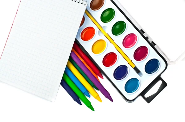 Caja de pintura, lápices de colores y cuaderno —  Fotos de Stock