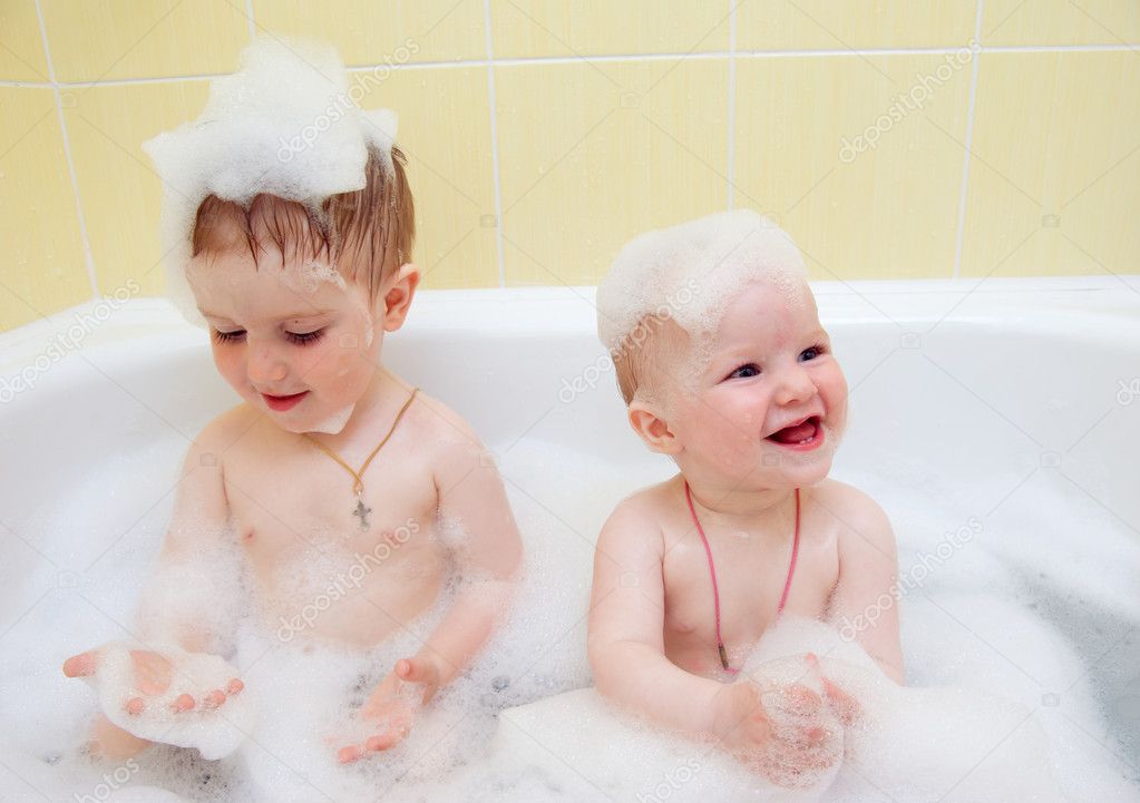 Bathing child.Health and hygiene. — Stock Photo © fanfon #2735032