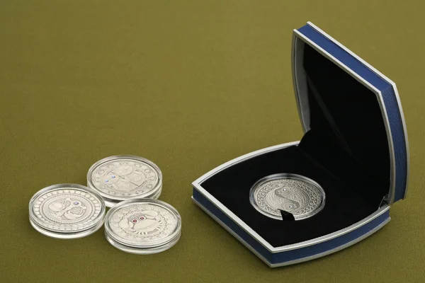 Monedas de plata —  Fotos de Stock