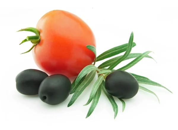 Reife Tomaten und Oliven — Stockfoto
