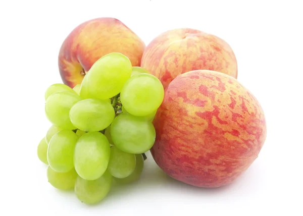 Uvas e pêssegos — Fotografia de Stock