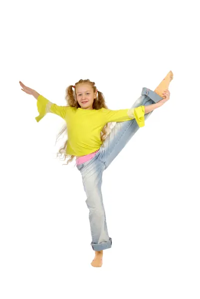 La chica se dedica al aeróbic — Foto de Stock