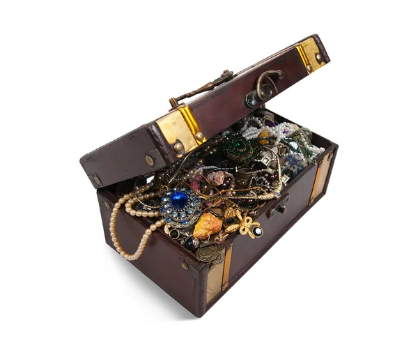 Caixa do tesouro com objetos de valor — Fotografia de Stock