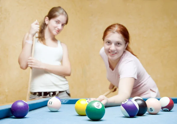Women playing billiards — Stock Photo, Image