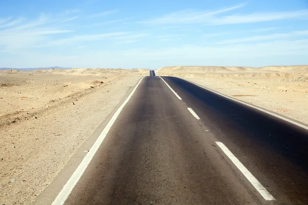 Дороги через пустелі — стокове фото