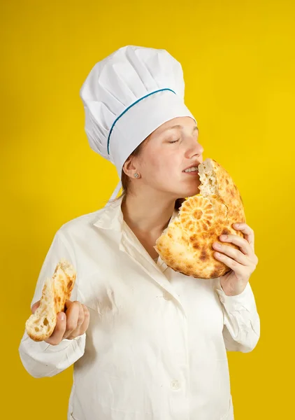 Baker is ruiken vers brood — Stockfoto