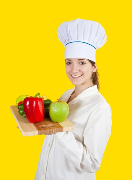Женщина-повар с овощами — стоковое фото