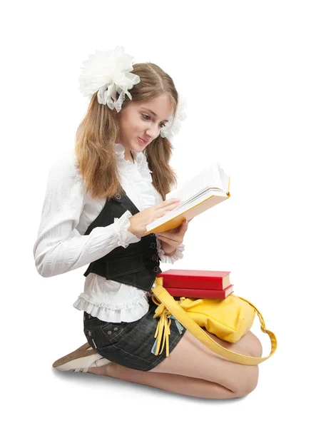 Zittend schoolmeisje lezing — Stockfoto
