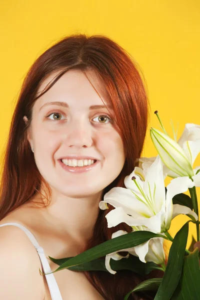 Mädchen mit weißer Lilie — Stockfoto