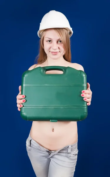 Menina em chapéu duro com caixa de ferramentas — Fotografia de Stock