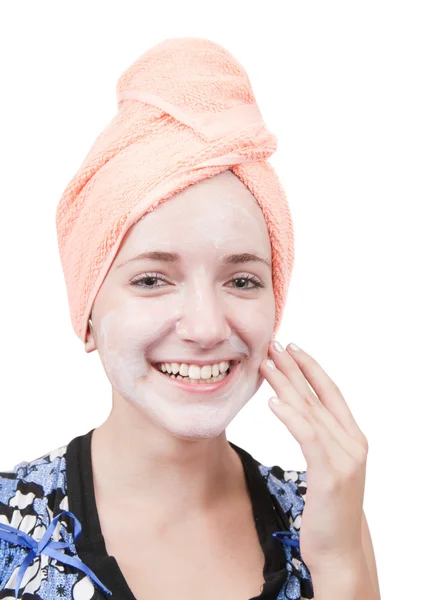 Chica poniendo crema en su cara —  Fotos de Stock