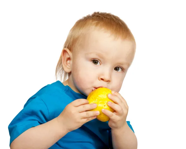 Niño con pera —  Fotos de Stock