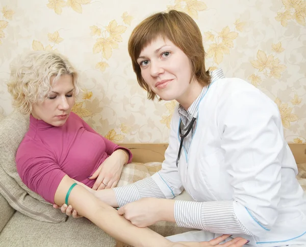 Doctor or nurse and a patient — Stock Photo, Image