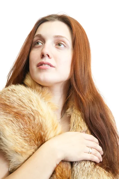 Menina de cabelos longos com pele de raposa — Fotografia de Stock