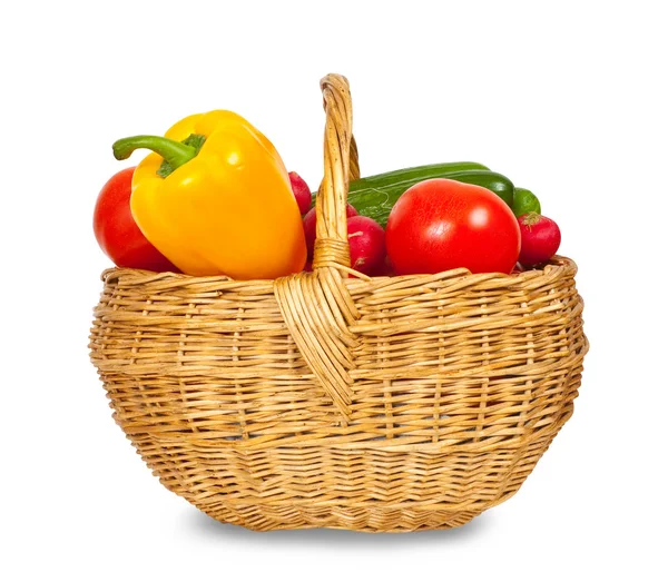 Verduras frescas en cesta —  Fotos de Stock