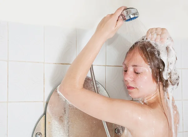 샤워와 소녀 — 스톡 사진