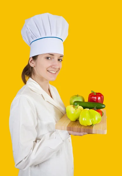 調理野菜を持つ女性 — ストック写真