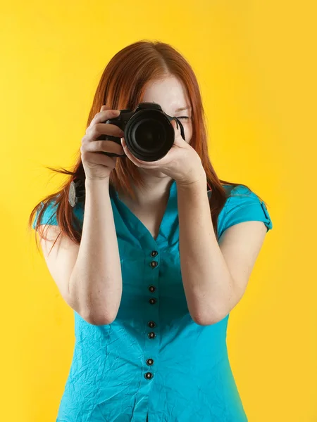 Kvinnlig fotograf — Stockfoto