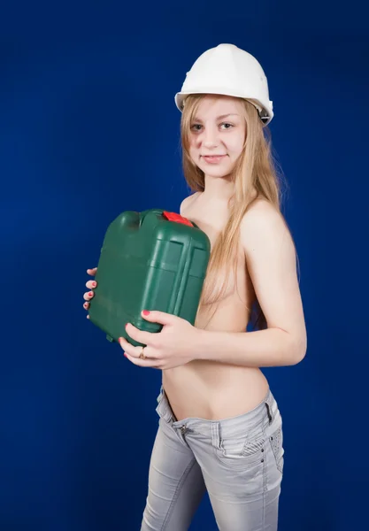 Topless meisje met gereedschapskist — Stockfoto