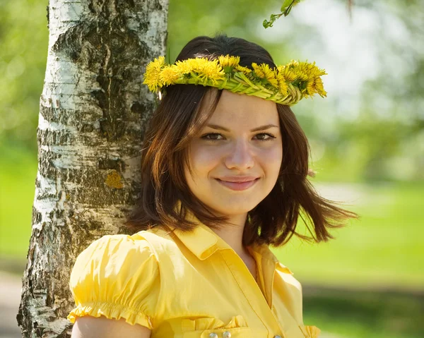 Girl in dandelion wreath — Stock Photo, Image