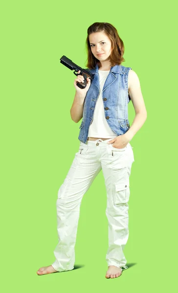 Dívka pózuje s pistole — Stock fotografie