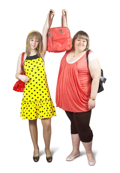 Випадкові дівчата з дорожньою сумкою — стокове фото