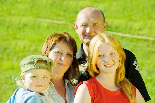 Šťastná rodina ze čtyř — Stock fotografie