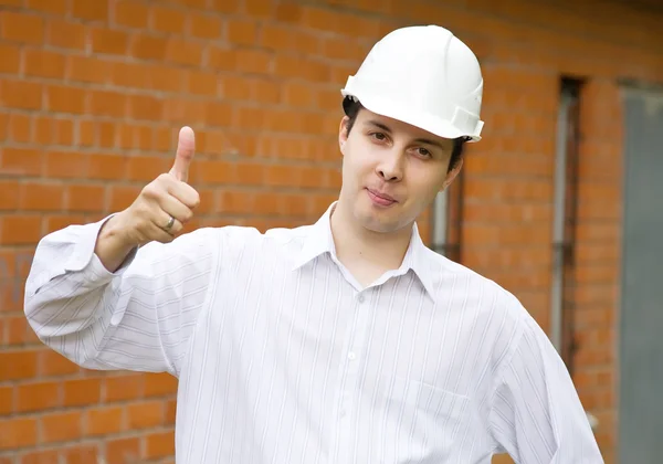 Construtor feliz com polegares para cima — Fotografia de Stock