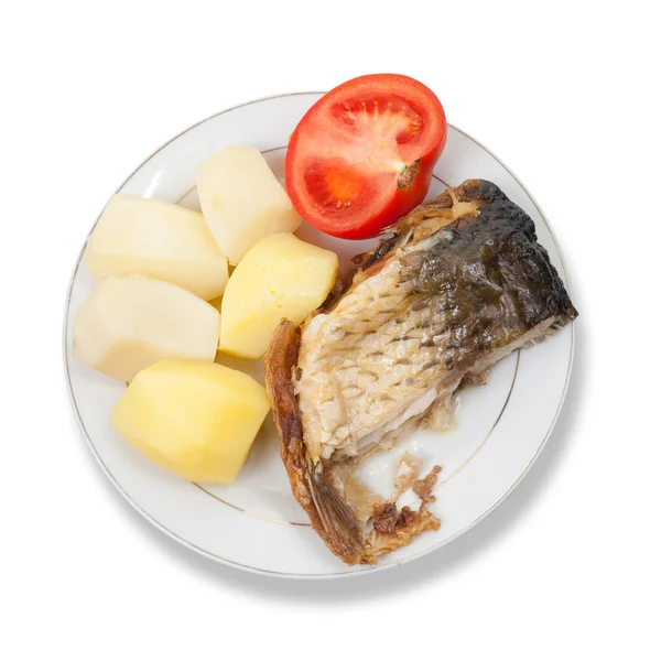 Gegrillter Karpfenfisch mit Kartoffeln — Stockfoto