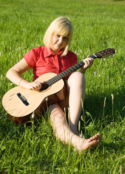 Blonde girl with guitar — Stock Photo, Image