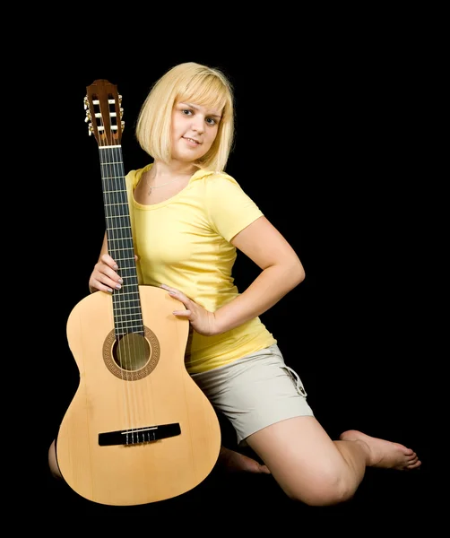 Akustik gitar ile seksi kız — Stok fotoğraf
