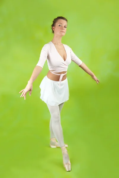 Bailarina realizando un baile — Foto de Stock