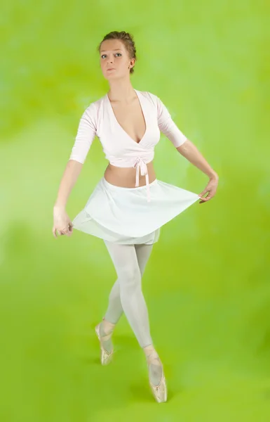 Ballerina führt einen Tanz auf — Stockfoto