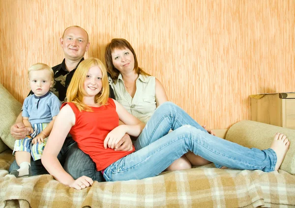Boldog család pihentető — Stock Fotó