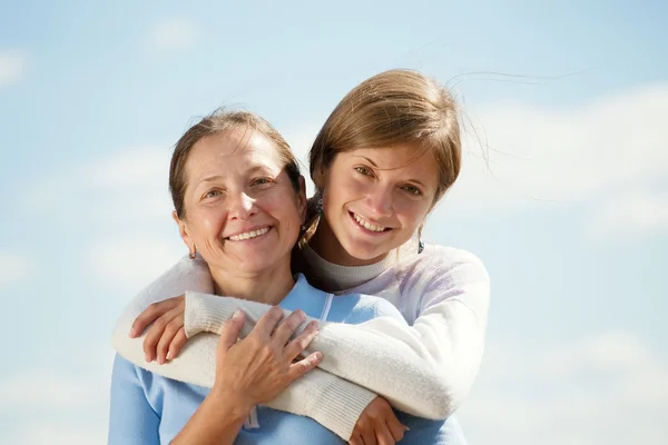 Mother with teen daughter — Stock Photo, Image