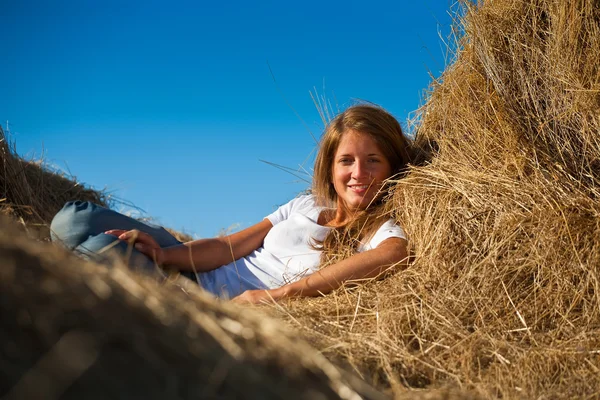 Girl on fresh hay — Stock Photo, Image