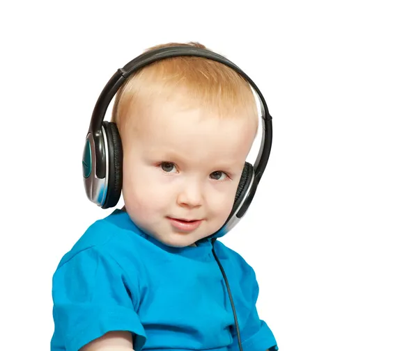 2 éves fiú fejhallgató헤드폰을 가진 2 년 오래 된 소년 — Stock Fotó