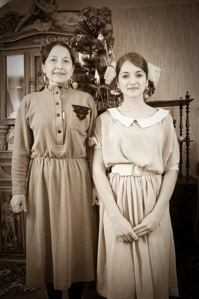Anne ile kızı Retro fotoğraf — Stok fotoğraf