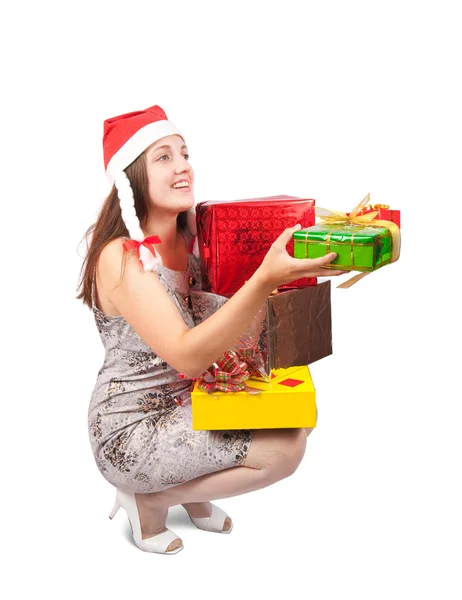 Ωραία κοπέλα που κρατά χρωματιστά κουτιά εορταστική — Φωτογραφία Αρχείου