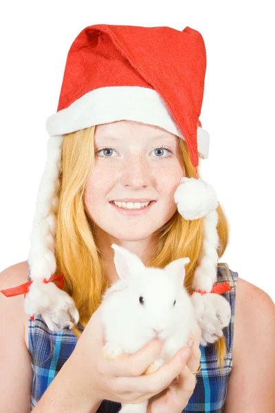 Flicka i santa mössa med kanin — Stockfoto