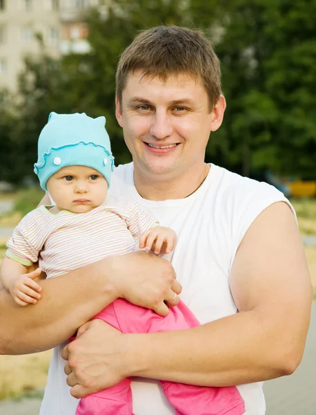 Gelukkig vader spelen met baby — Stockfoto