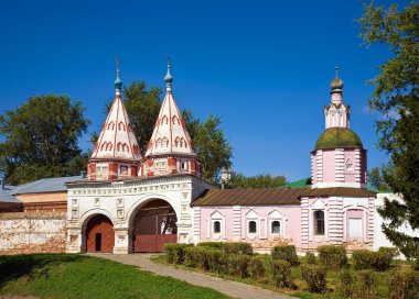 Santa gate in Rizopolozhenskiy monastery clipart