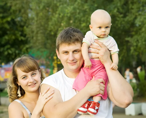Portret szczęśliwej rodziny — Zdjęcie stockowe